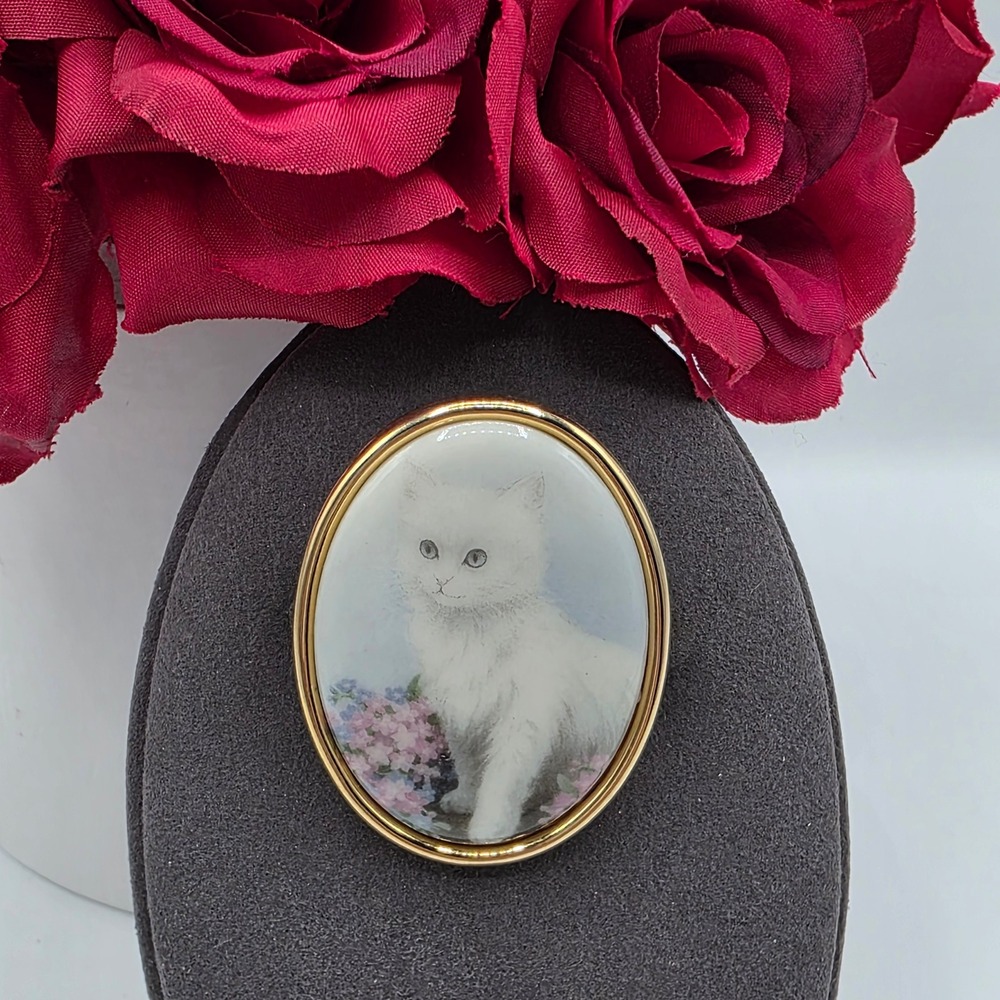 Vintage Style White Cat Floral Oval Brooch Gold Tone Cabochon Pin Retro‎ Animal